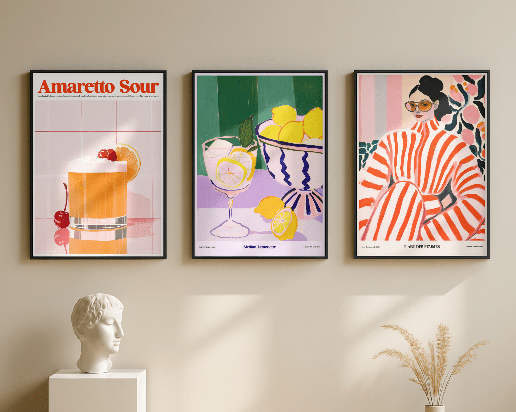 Drei gerahmte Poster der Modern Art Collection – Amaretto Sour Cocktail-Print, Sicilian Lemonette Still-Life und L'Art des Femmes Illustration in warmen Farbtönen